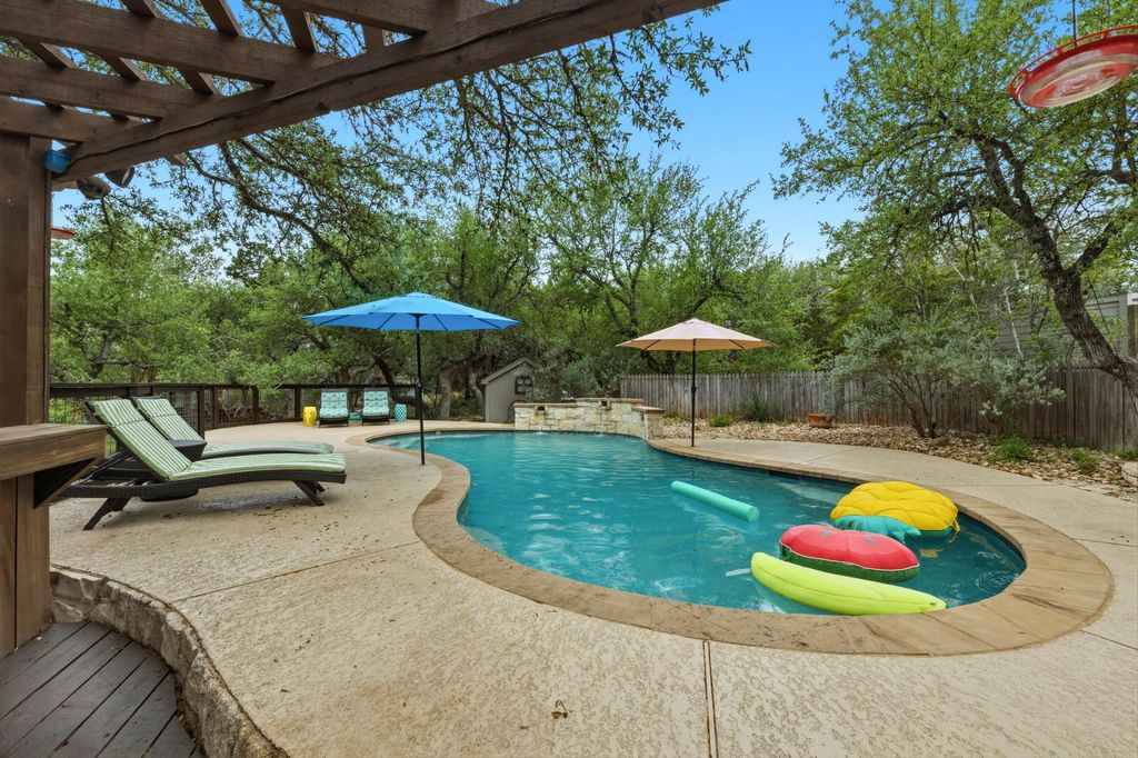 508 S Lariat CIR, Dripping Springs, TX 78620
