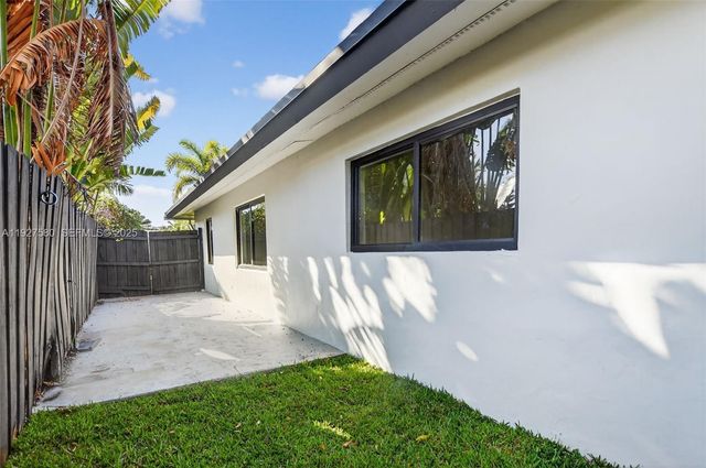 1361 SE 4th Ct, Deerfield Beach, FL 33441