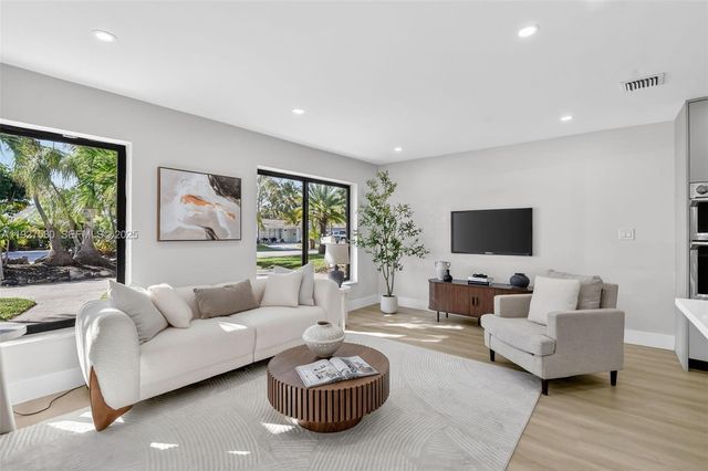 1361 SE 4th Ct, Deerfield Beach, FL 33441