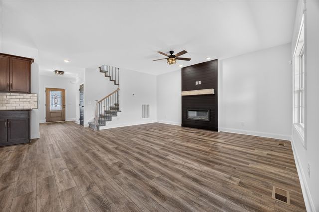 853 Burley Barn Rd, Clarksville, TN 37042
