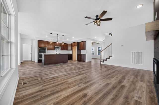 853 Burley Barn Rd, Clarksville, TN 37042