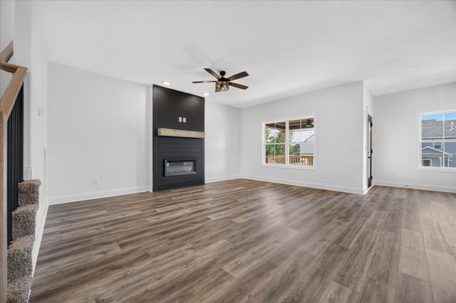 853 Burley Barn Rd, Clarksville, TN 37042