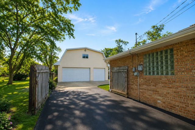 17649 65th Avenue, Tinley Park, IL 60477