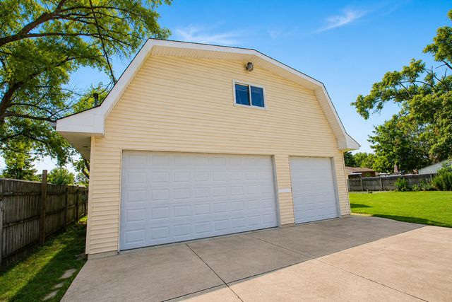 17649 65th Avenue, Tinley Park, IL 60477