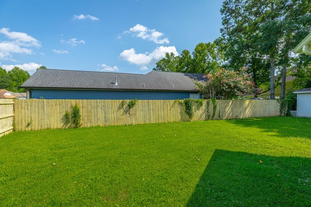 1618 Gunston Hall Road, Hixson, TN 37343