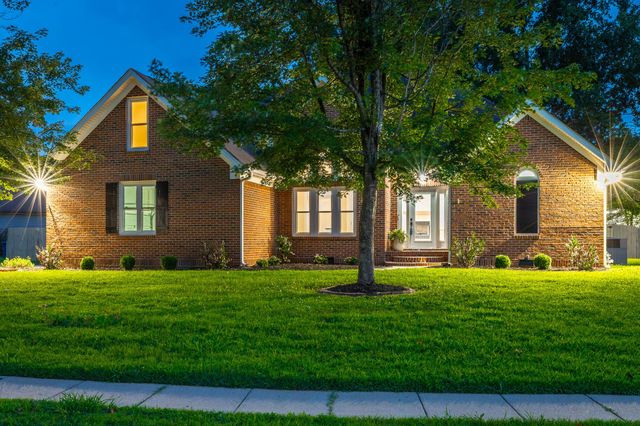 1618 Gunston Hall Road, Hixson, TN 37343