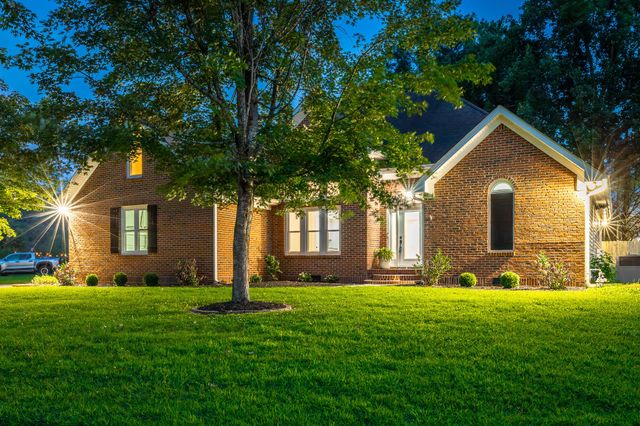 1618 Gunston Hall Road, Hixson, TN 37343