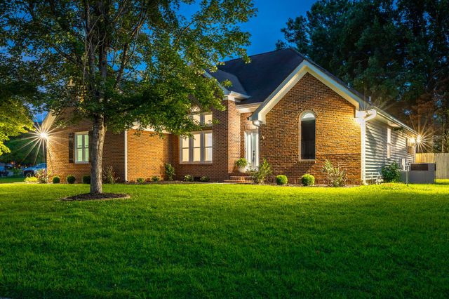 1618 Gunston Hall Road, Hixson, TN 37343