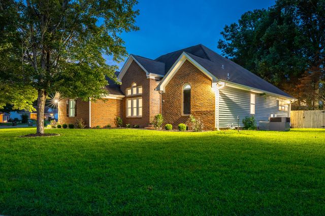 1618 Gunston Hall Road, Hixson, TN 37343