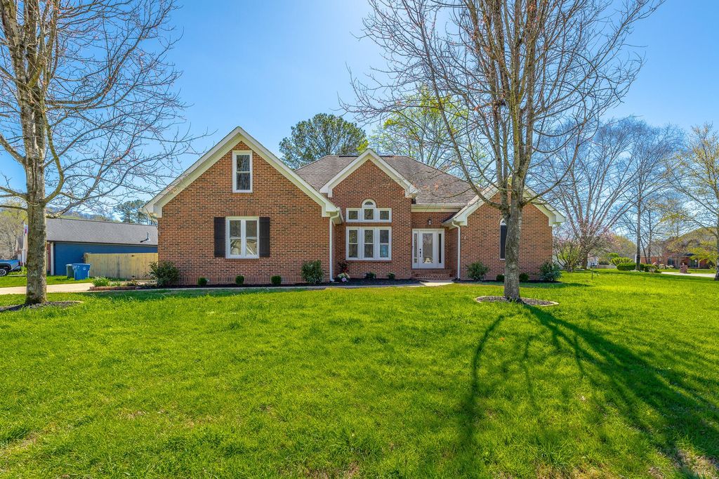 1618 Gunston Hall Road, Hixson, TN 37343