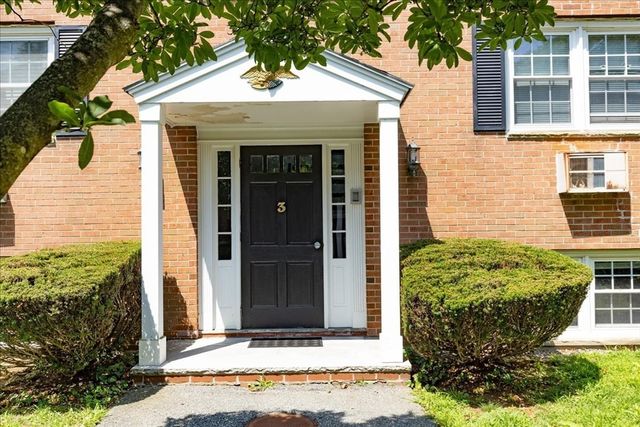 57 Sylvan St 3F, Danvers, MA 01923