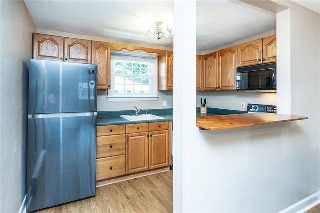 57 Sylvan St 3F, Danvers, MA 01923