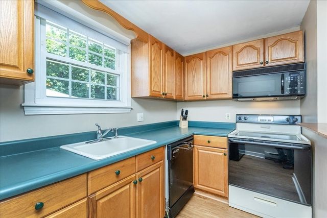 57 Sylvan St 3F, Danvers, MA 01923