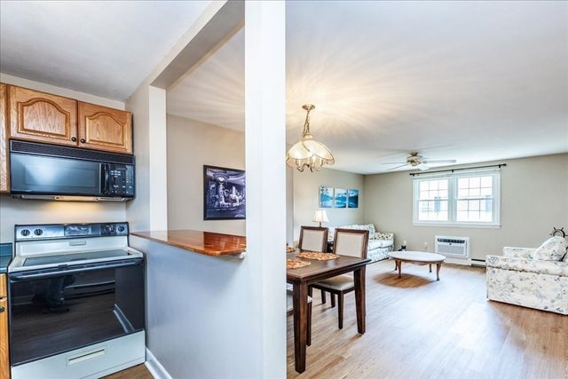 57 Sylvan St 3F, Danvers, MA 01923