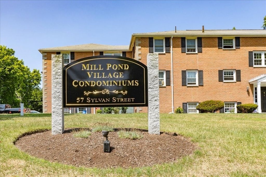 57 Sylvan St 3F, Danvers, MA 01923