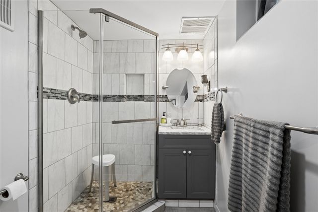 930 37th Street, Des Moines, IA 50312