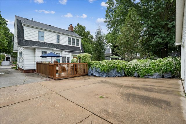 930 37th Street, Des Moines, IA 50312