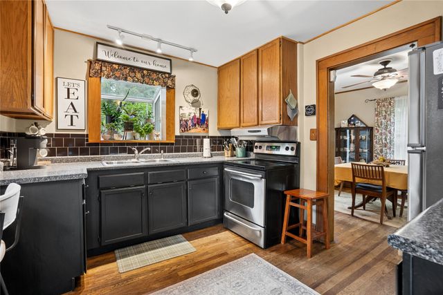 930 37th Street, Des Moines, IA 50312