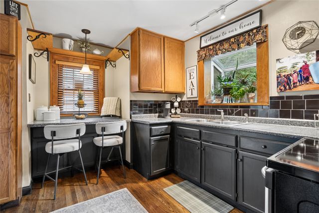 930 37th Street, Des Moines, IA 50312