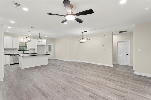 431 Cypress Street, Pittsburg, TX 75686