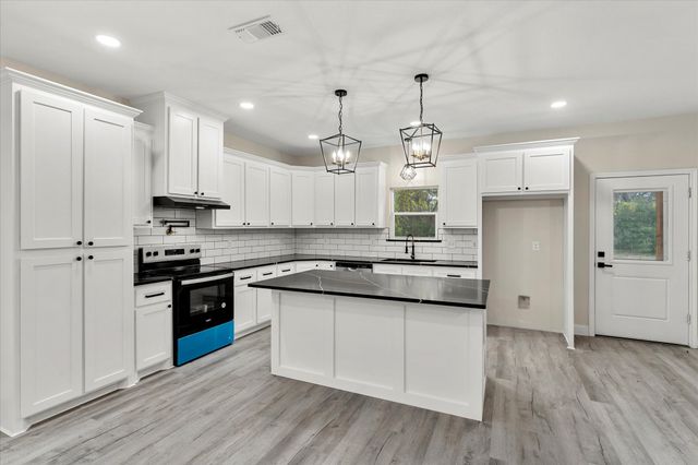 431 Cypress Street, Pittsburg, TX 75686
