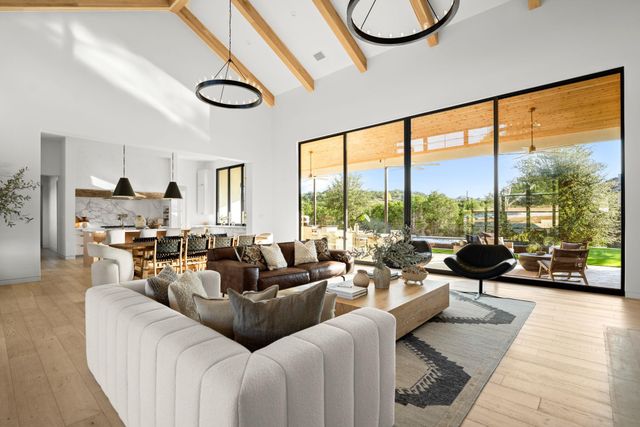 21001 Bertram LN, Spicewood, TX 78669