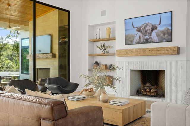 21001 Bertram LN, Spicewood, TX 78669