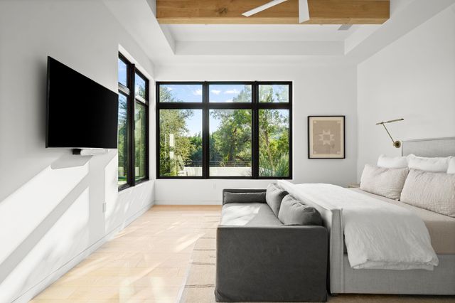 21001 Bertram LN, Spicewood, TX 78669