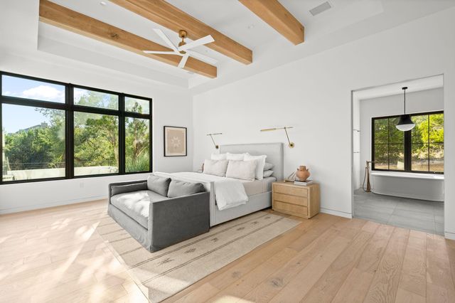 21001 Bertram LN, Spicewood, TX 78669