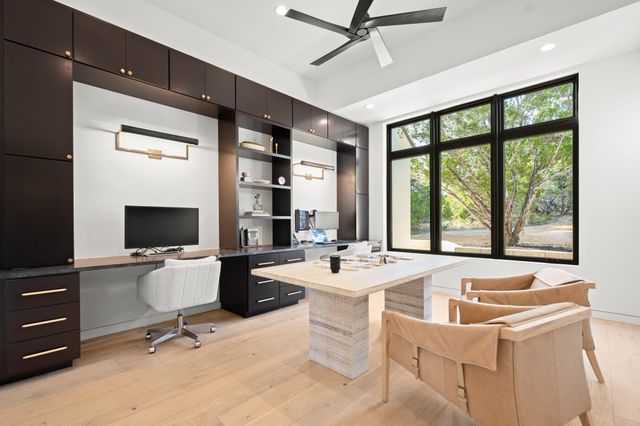 21001 Bertram LN, Spicewood, TX 78669