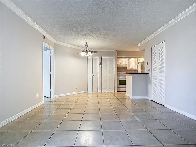 194 Santa Clara DR 12, Naples, FL 34104