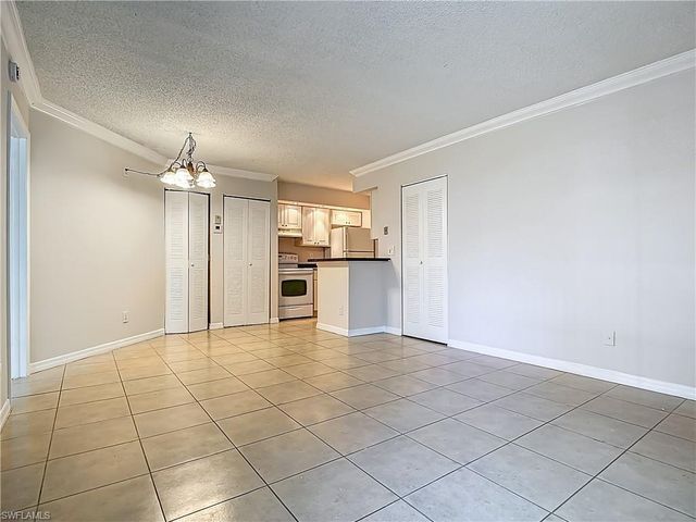 194 Santa Clara DR 12, Naples, FL 34104