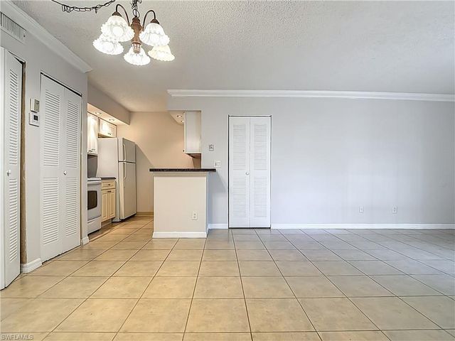 194 Santa Clara DR 12, Naples, FL 34104