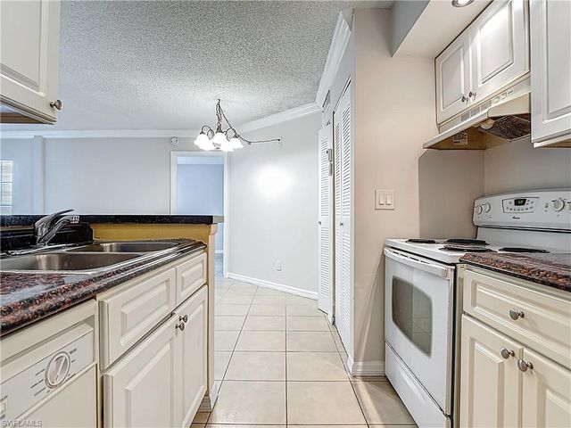 194 Santa Clara DR 12, Naples, FL 34104