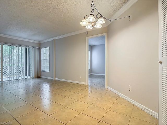 194 Santa Clara DR 12, Naples, FL 34104