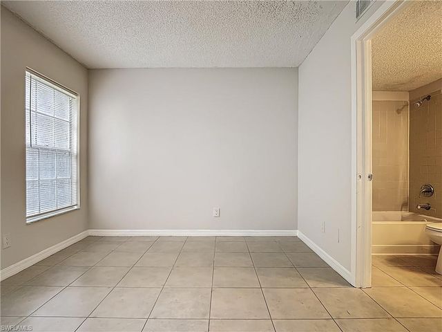 194 Santa Clara DR 12, Naples, FL 34104