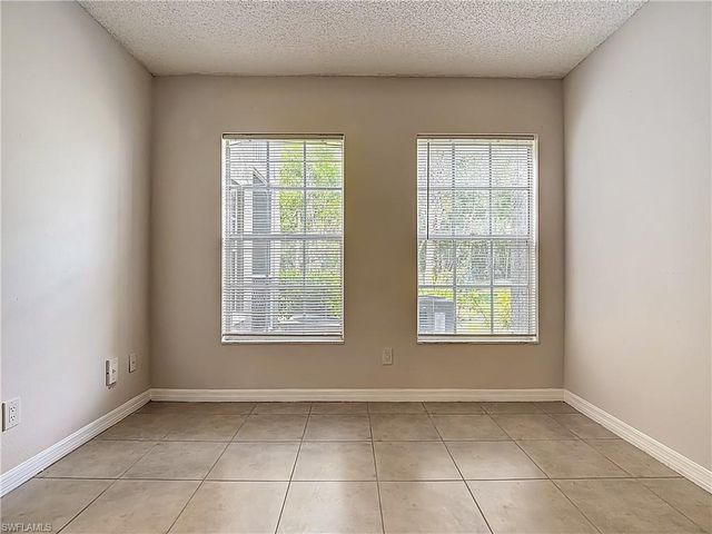194 Santa Clara DR 12, Naples, FL 34104