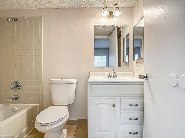 194 Santa Clara DR 12, Naples, FL 34104