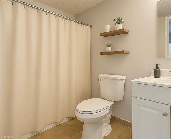 194 Santa Clara DR 12, Naples, FL 34104