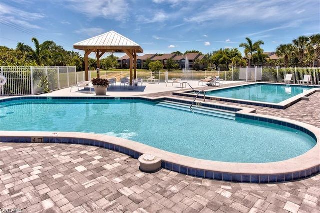 194 Santa Clara DR 12, Naples, FL 34104