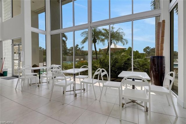 194 Santa Clara DR 12, Naples, FL 34104