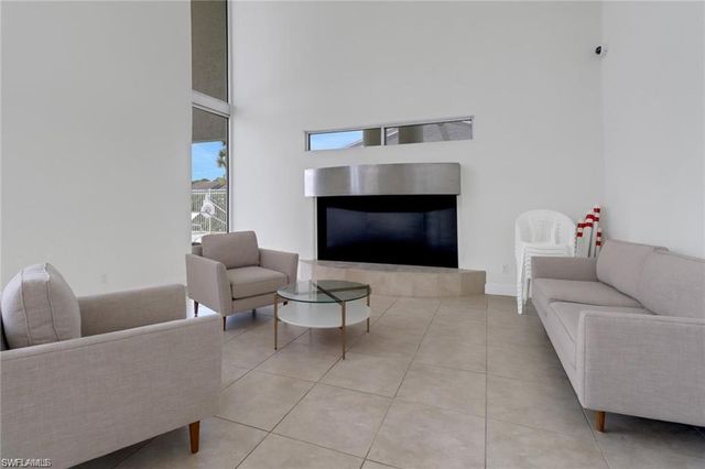 194 Santa Clara DR 12, Naples, FL 34104