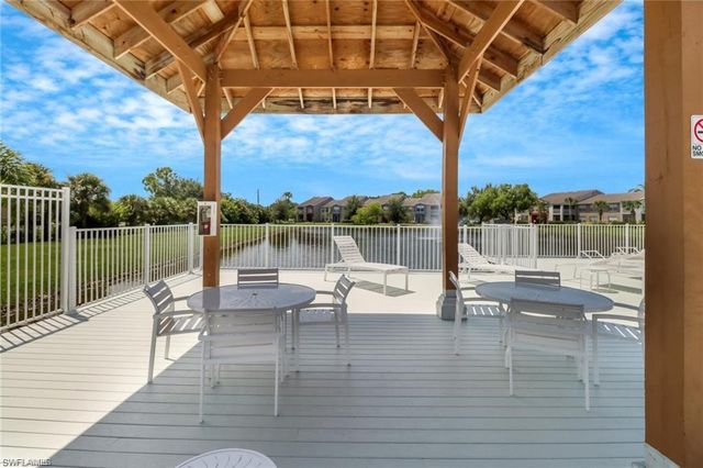 194 Santa Clara DR 12, Naples, FL 34104