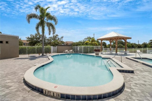 194 Santa Clara DR 12, Naples, FL 34104