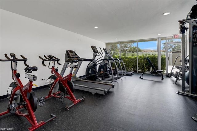194 Santa Clara DR 12, Naples, FL 34104