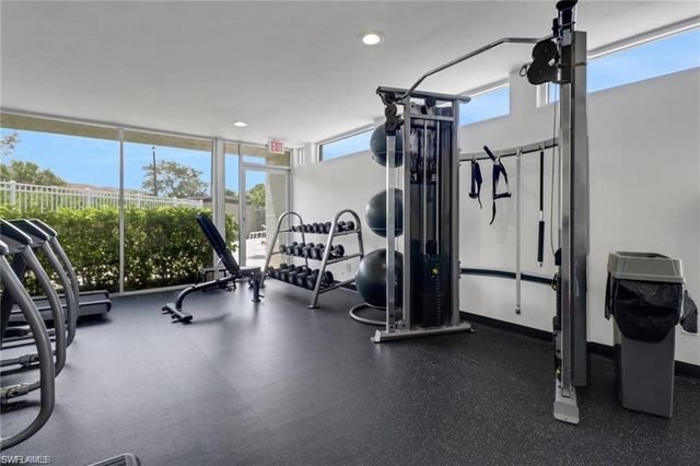194 Santa Clara DR 12, Naples, FL 34104