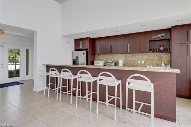 194 Santa Clara DR 12, Naples, FL 34104