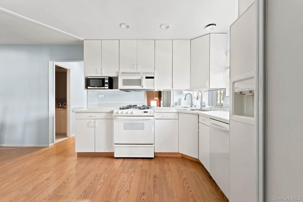 81-02 149th Avenue, Howard Beach, NY 11414 — photo 2