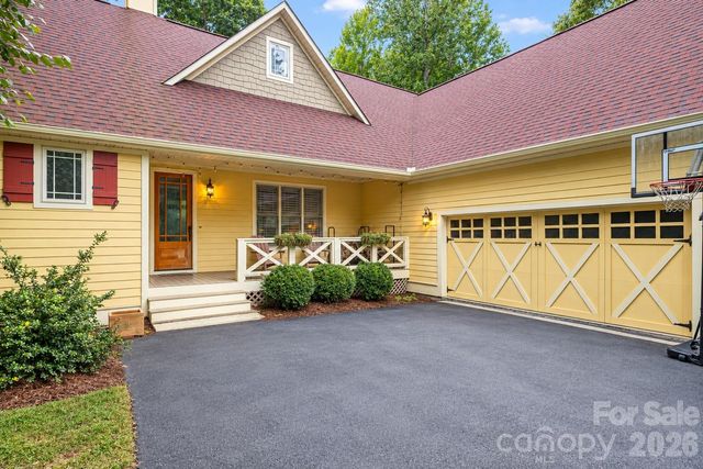 312 E Forest Place, Candler, NC 28715