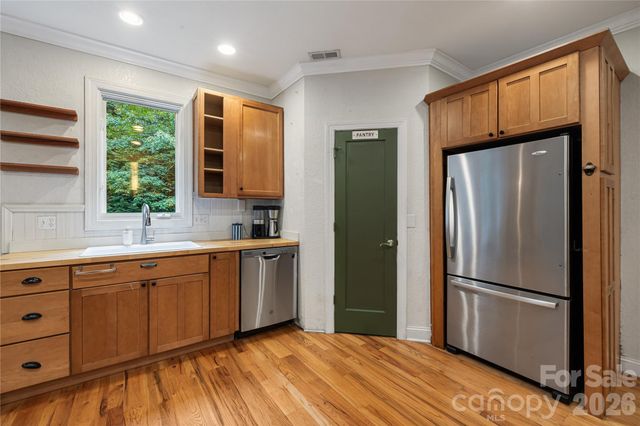 312 E Forest Place, Candler, NC 28715